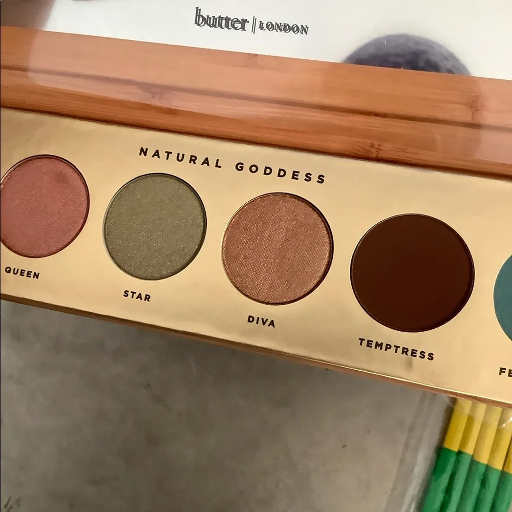 BUTTER‎ LONDON EYESHADOW PALETTE BRUSHES BY LAVISH